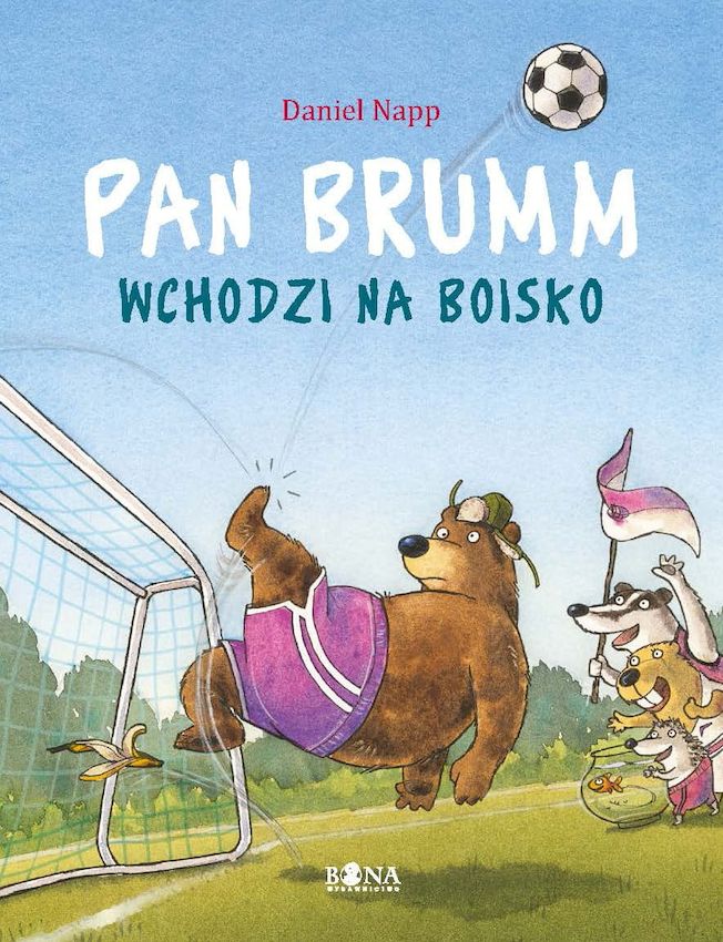 Image of Pan Brumm wchodzi na boisko. Pan Brumm